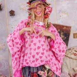 Magnolia Pearl ❤️Sweet Love ❤️Pop Heart Francis Hi-Lo Tee. NWT NEVER WORN Pink